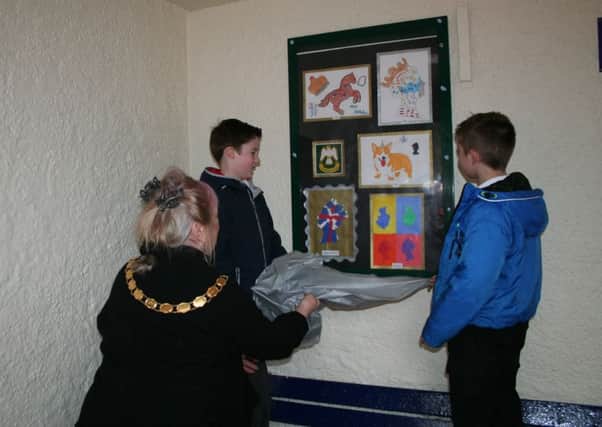 The latest display of school art at Dronfield Station features the work of pupils from three local 

schools : William Levick Primary, Lenthall Nursery and Infants, and Northfield Junior.