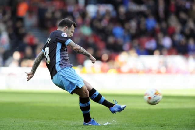 Ross Wallace scores