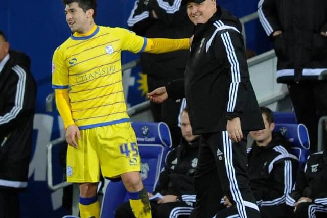 Cardiff City manager Russell Slade with Owls' Fernando Forestieri