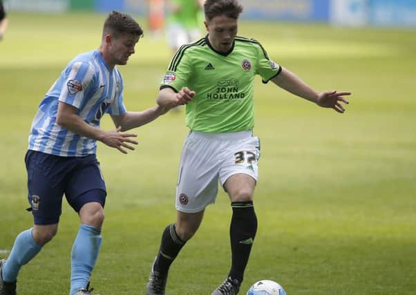 Graham Kelly of Sheffield Utd tussles with Aaron Phillips of Coventry City on his Blades debut