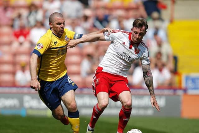 Sheffield United's Martyn Woolford tussles with Scunthorpe's Stephen Dawson