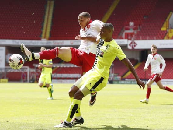 Che Adams in action for Sheffield United u21 against Huddersfield