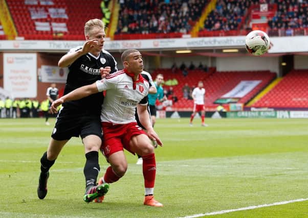 Marc Roberts of Barnsley trying to get in front of Che Adams of Sheffield United during the Sky Bet League One match at Bramall Lane. Pic Jamie Tyerman/Sportimage