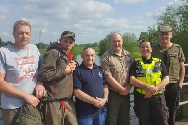 Left to right:
Ian Hurst, Doncaster and District Angling Association; Jon James, Doncaster and District Angling Association; Jurgen Mitchell, Angling Trust volunteer bailiff; Giles Evans, Angling Trust regional enforcement manager; PC Amanda Clayton, of South Yorkshire Police and David Frost, Environment
Agency fisheries officer