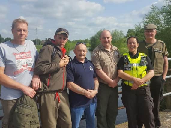 Left to right:
Ian Hurst, Doncaster and District Angling Association; Jon James, Doncaster and District Angling Association; Jurgen Mitchell, Angling Trust volunteer bailiff; Giles Evans, Angling Trust regional enforcement manager; PC Amanda Clayton, of South Yorkshire Police and David Frost, Environment
Agency fisheries officer