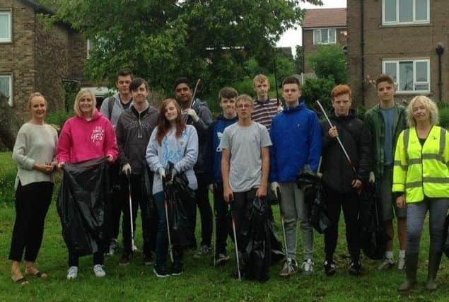 Litter pickers in Broomhall