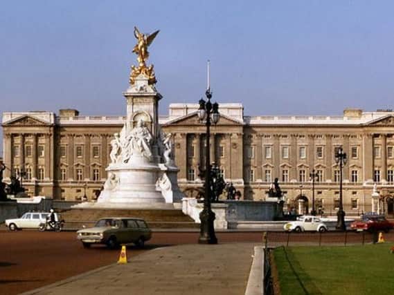 Buckingham Palace and Queen Victoria Memorial viewed from the Mall
Copyright: David Dixon