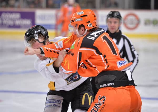 Davey Phillips fighting a Nottingham Panthers rival