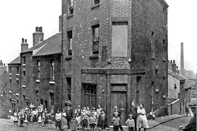 Slum tenants on Furnace Hill and Copper Street, Sheffield