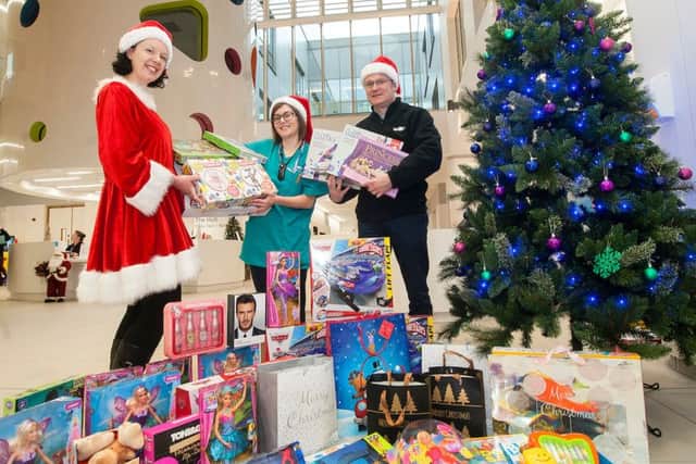 Santas Helper and Wilkon learning and development officer Jenny Muhlwa, Wilko HR Manager Ewan Mitchell, Sheffield Childrens Hospital Play Specialist Becky Paling (Centre)
12 December 2016
Copyright Paul David Drabble
www.pauldaviddrabble.photoshelter.com