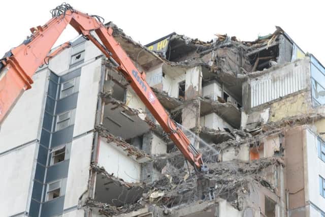 The Grosvenor House Hotel is demolished.