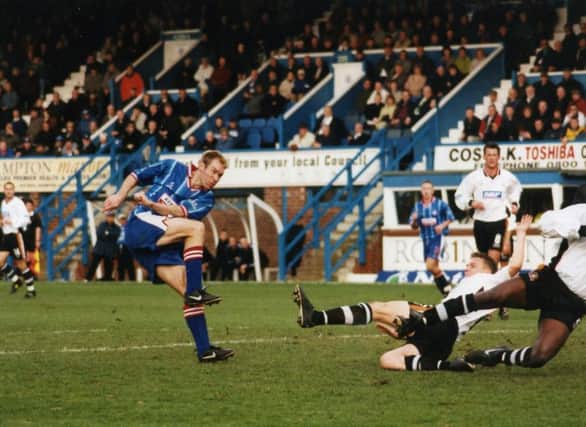 Jon Howard fires for goal in Chesterfields 3-1 home defeat to Luton Town on 25th March 2000.