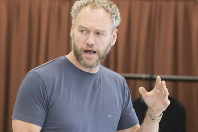 Abigail Thaw as Trebonius and Elliott Cowan as Mark Antony in Shakespeare's Julius Caesar stthe Crucible Theatre, Sheffield.
Picture: Johan Persson