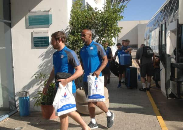 Chesterfield arrive at Complexo Desportivo