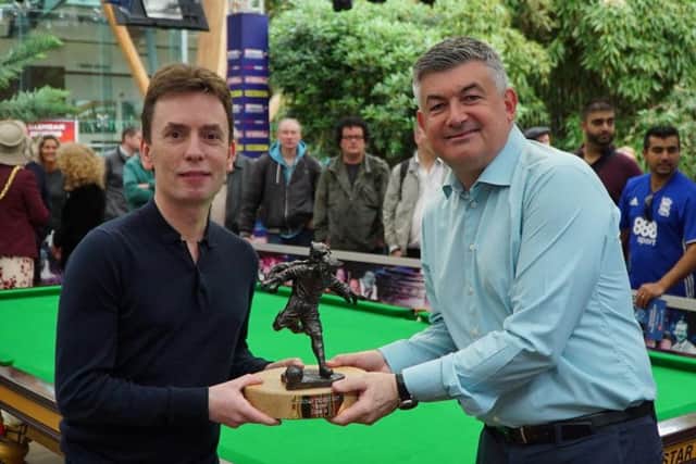 Snooker stars Ken Doherty (left) and John Parrot with theYoudanTrophy