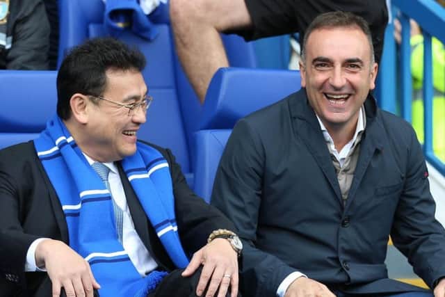 A show of unity on the bench between chairman Dejphon Chansiri and Carlos Carvalhal