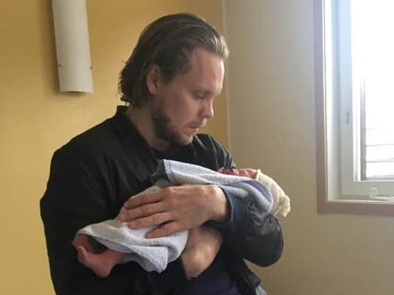 Sheffield Steelers star Andreas Jamtin with the new arrival (photo: Andreas Jamtin/Sheffield Steelers)