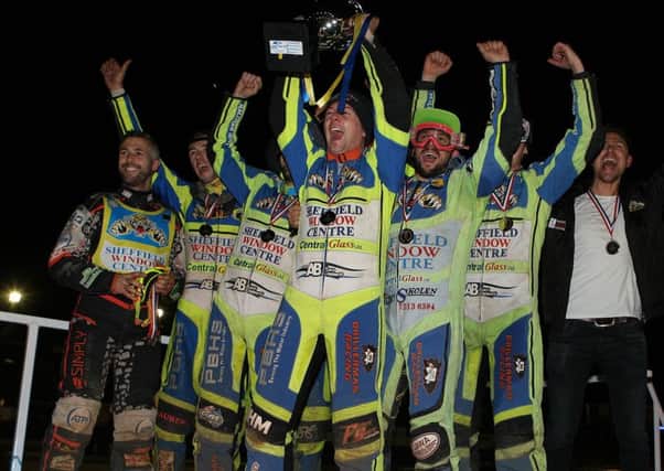 Kyle Howarth and the Sheffield Tigers speedway team with the championship trophy MUST BYLINE: Phil Hilton