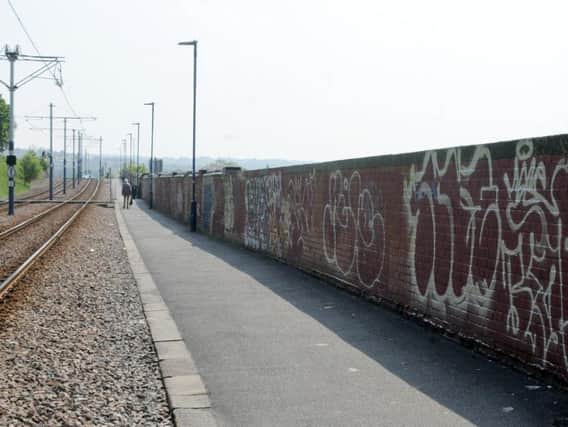 Around 800m of the wall are tagged with graffiti.