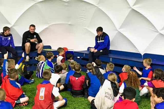 Joe Wildsmith hands out tips to budding stoppers.
